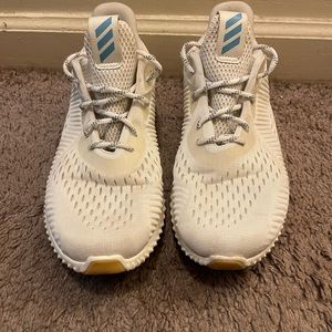 Men’s Adidas Alpha Bounce Size 9